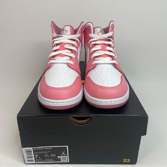 Nike Air Jordan 1 Retro Mid GS “Valentine’s Day/Coral Chalk” 2023 - Picture 2 of 4
